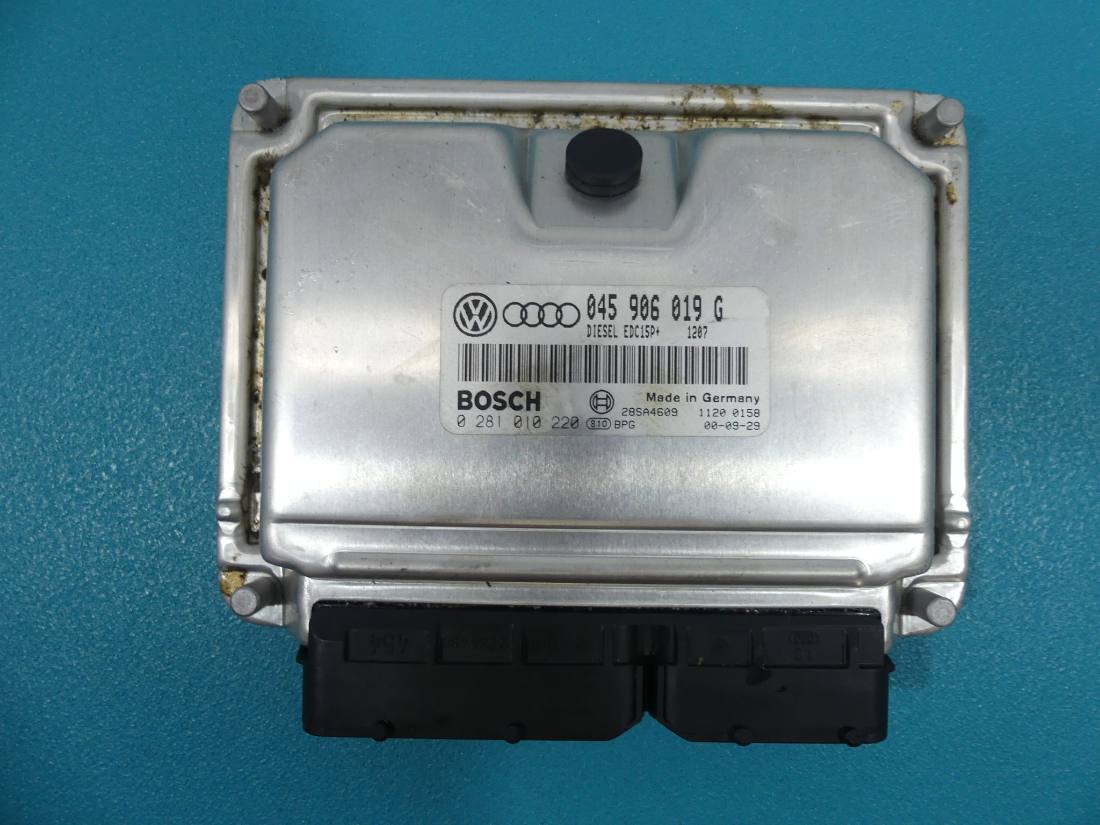 ЕБУ блок управління двигуна Audi A2 0281010220
