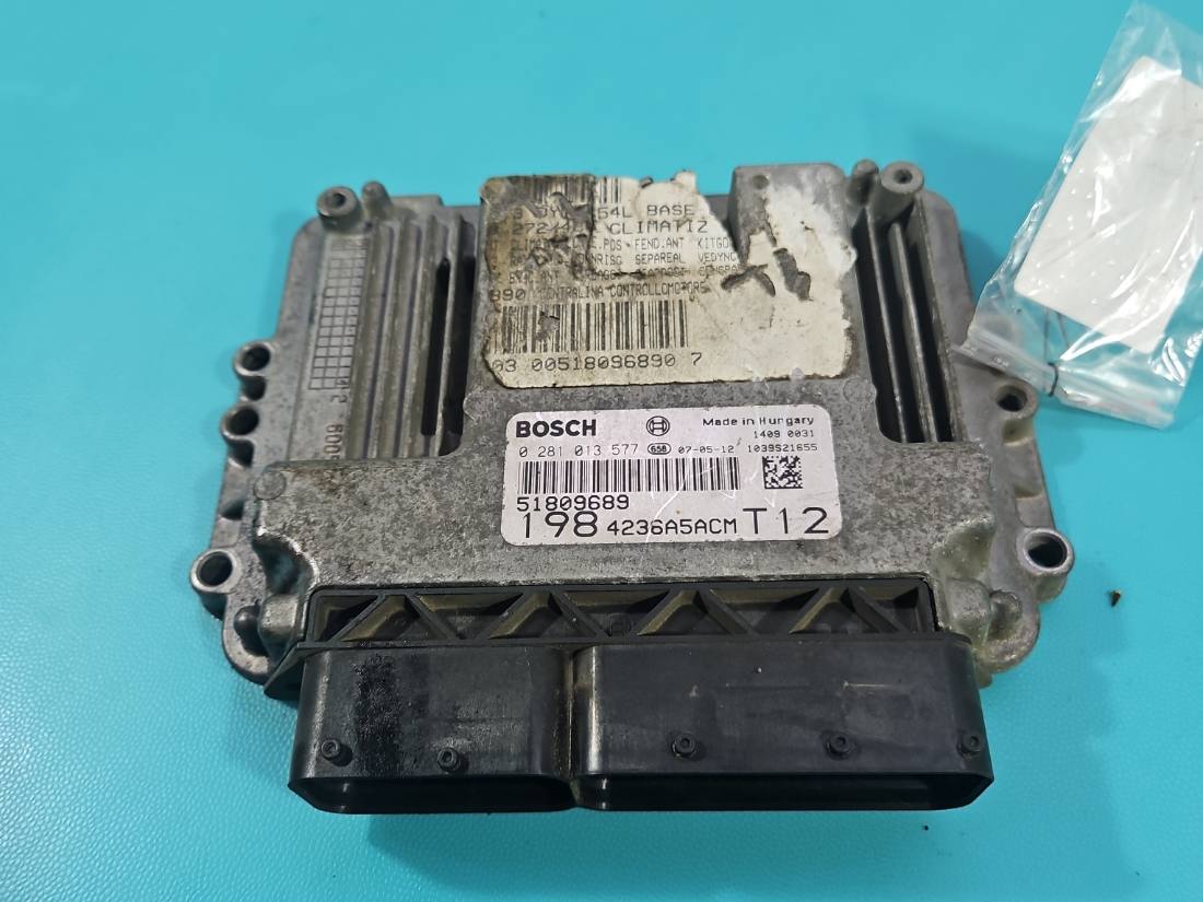 ЕБУ блок управління двигуна Fiat Bravo 0281013577