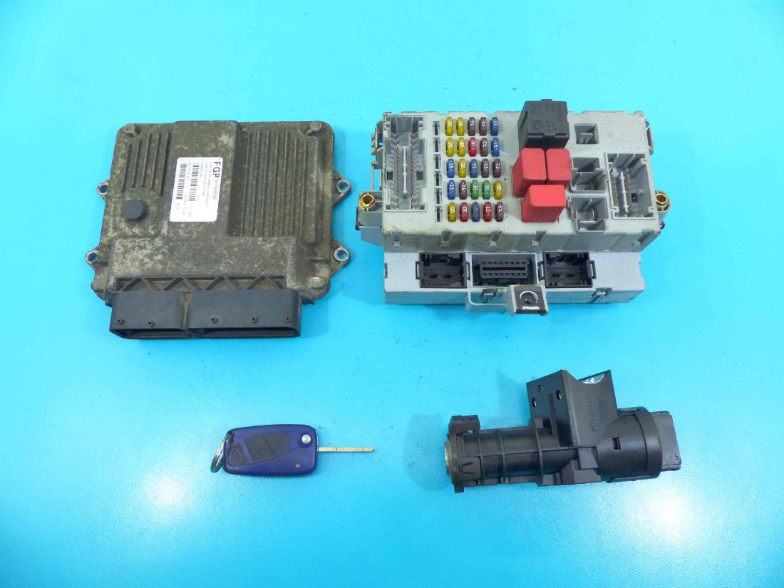 ЕБУ блок управління двигуна Fiat Idea 51768656