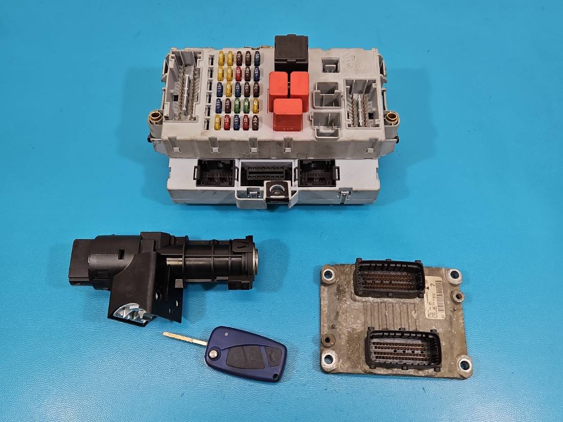 ЕБУ блок управління двигуна Fiat Idea 0261208206