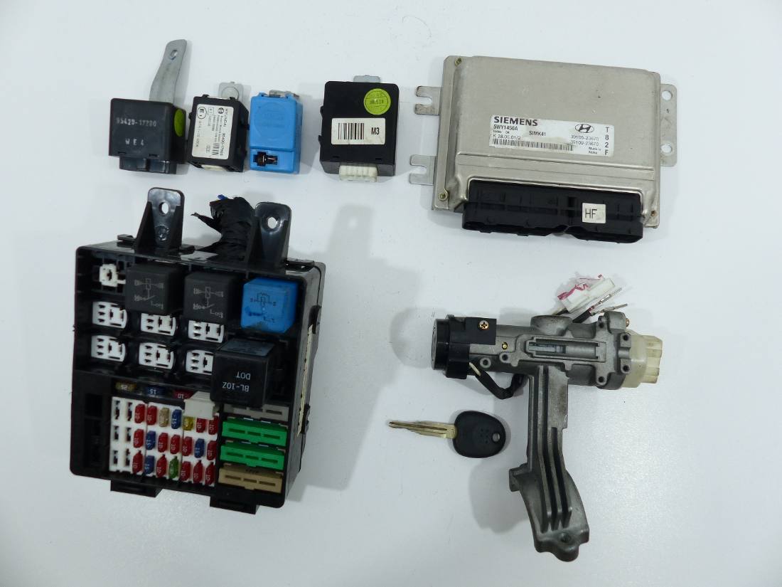 ЕБУ блок управління двигуна Hyundai Matrix 39105-23670