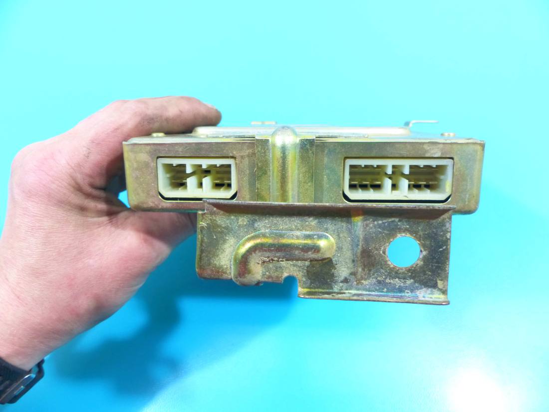 ЕБУ блок управління двигуна Mitsubishi Pajero MD107598 — фото деталі 3