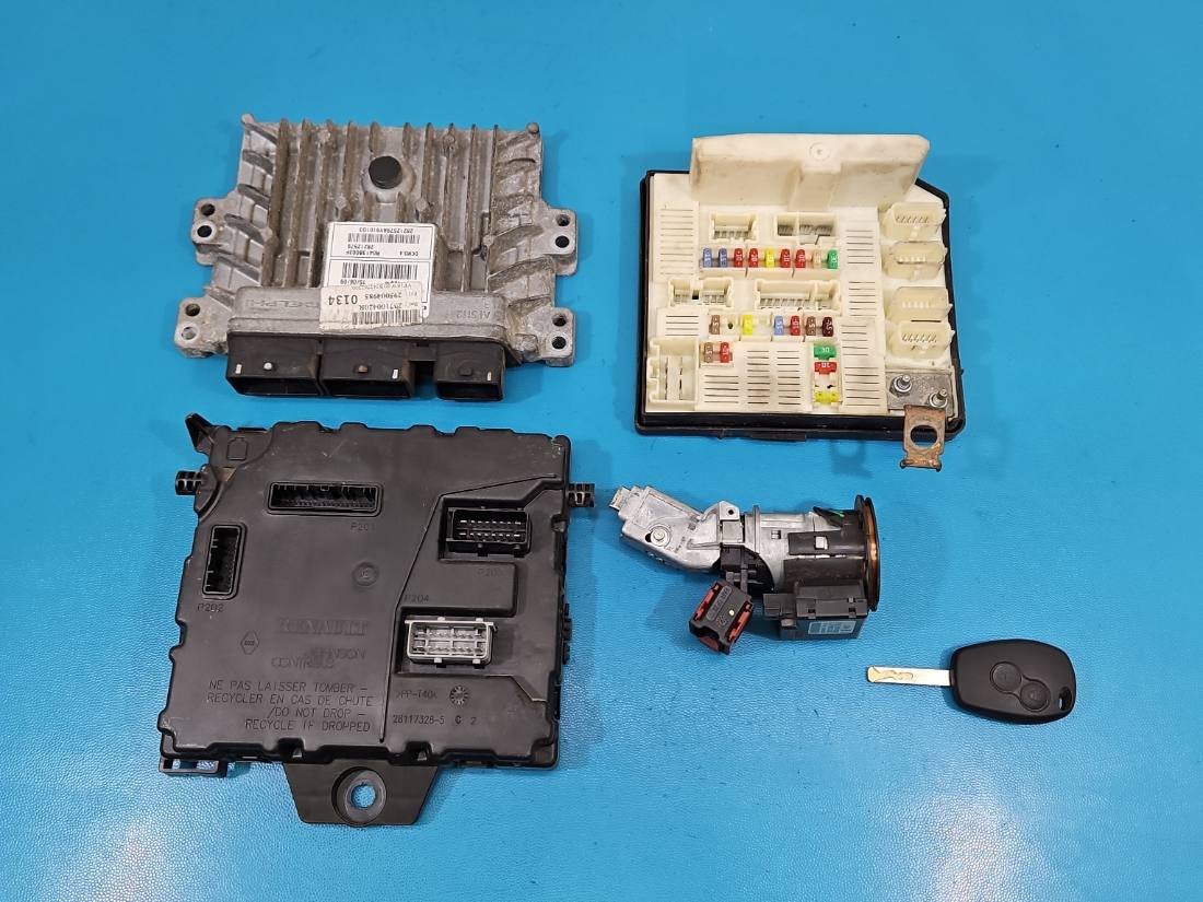 ЕБУ блок управління двигуна Renault Kangoo 237100420R