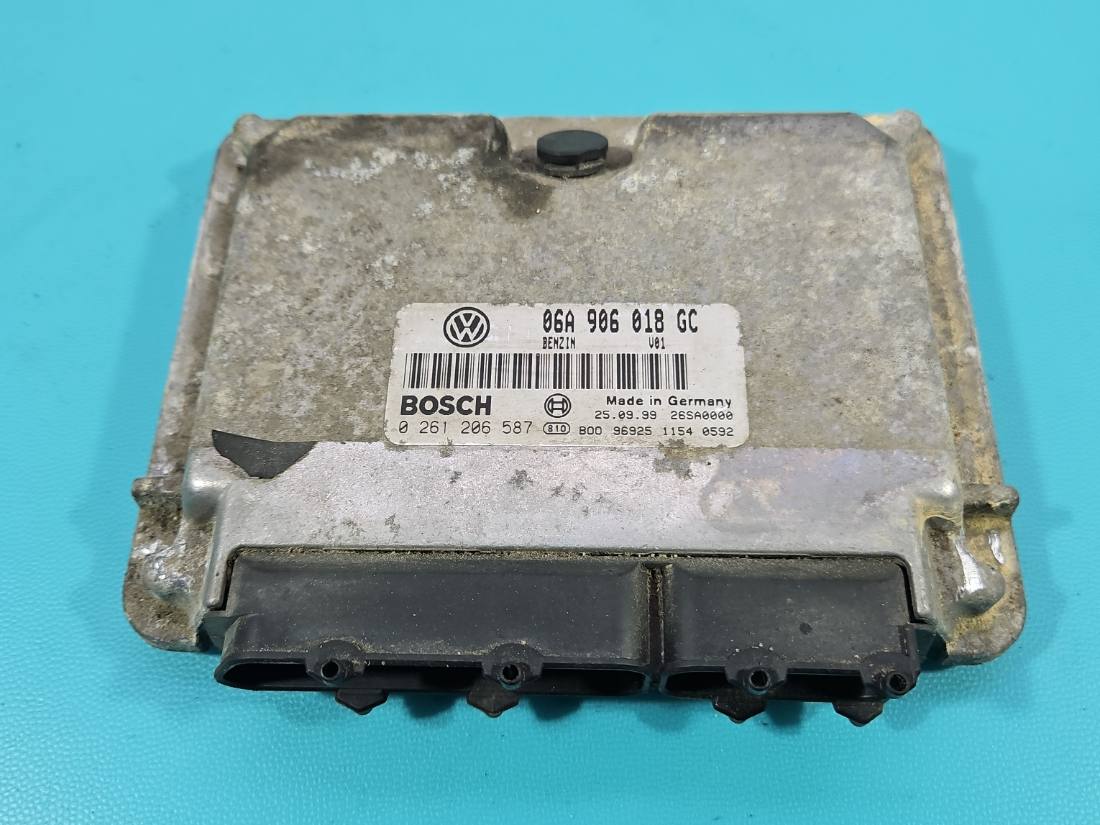 ЕБУ блок управління двигуна Seat Leon 0261206587