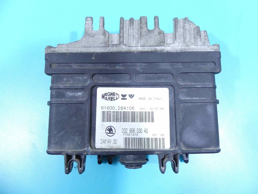 ЕБУ блок управління двигуна Skoda Felicia 032906030AG