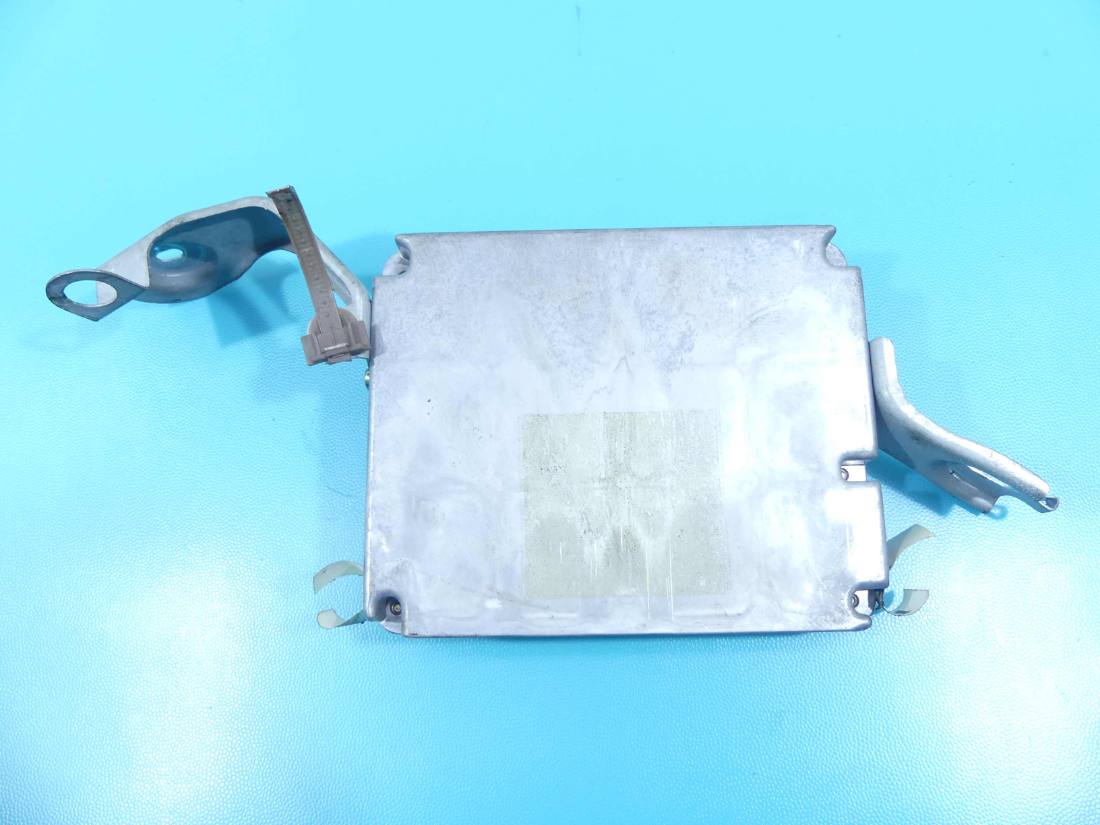 ЕБУ блок управління двигуна Toyota Avensis T22 8966105250