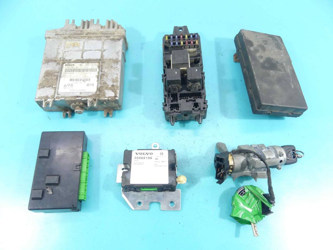 ЕБУ блок управління двигуна Volvo V40 0281001906