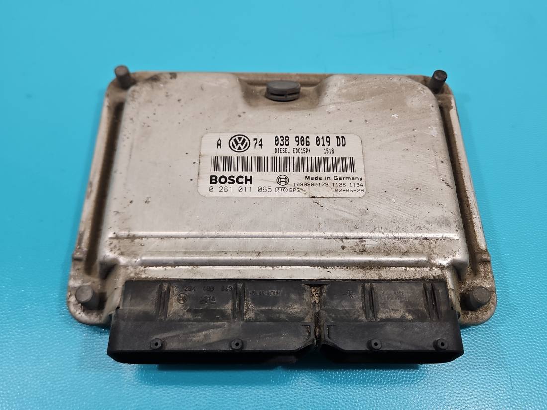 ЕБУ блок управління двигуна Volkswagen Bora 038906019DD