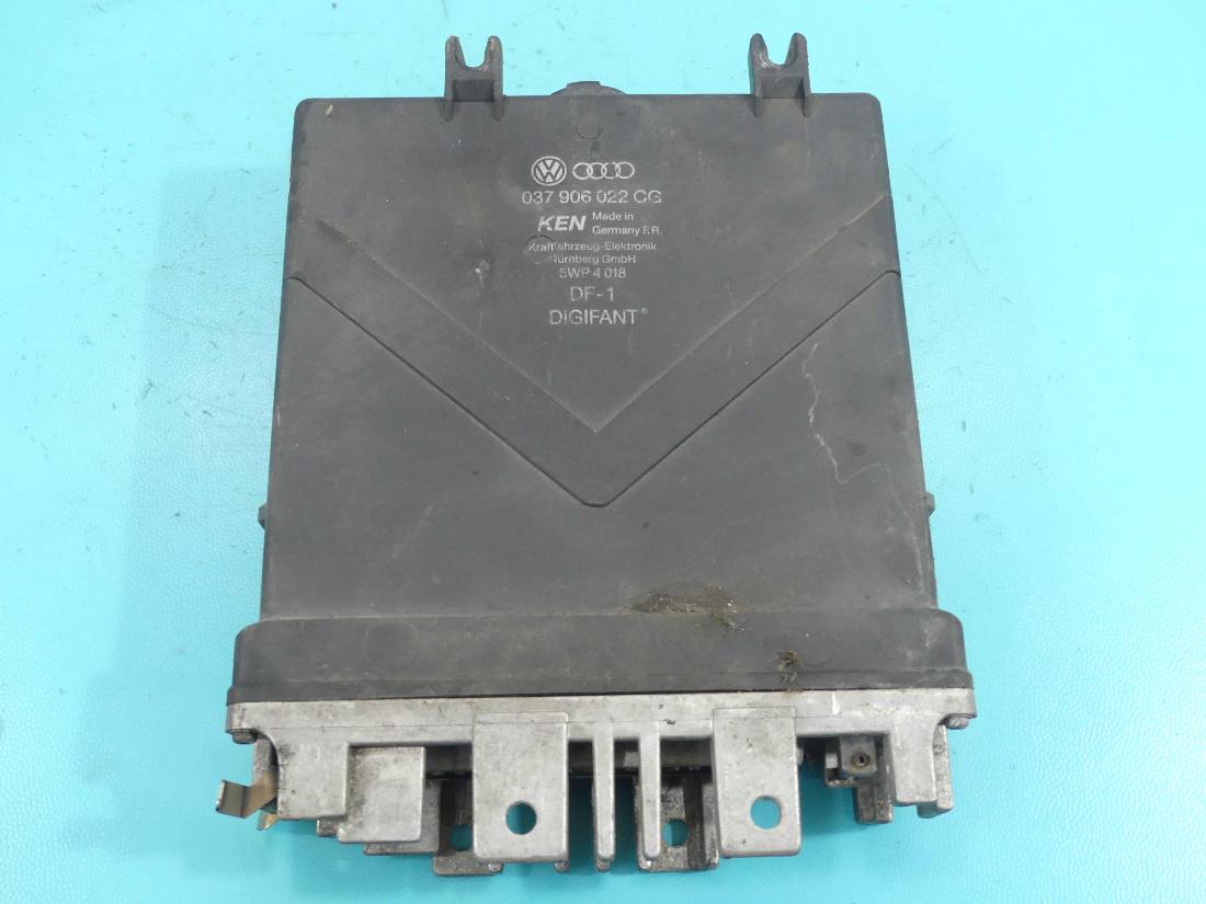 ЕБУ блок управління двигуна Volkswagen Passat B4 037906022CG