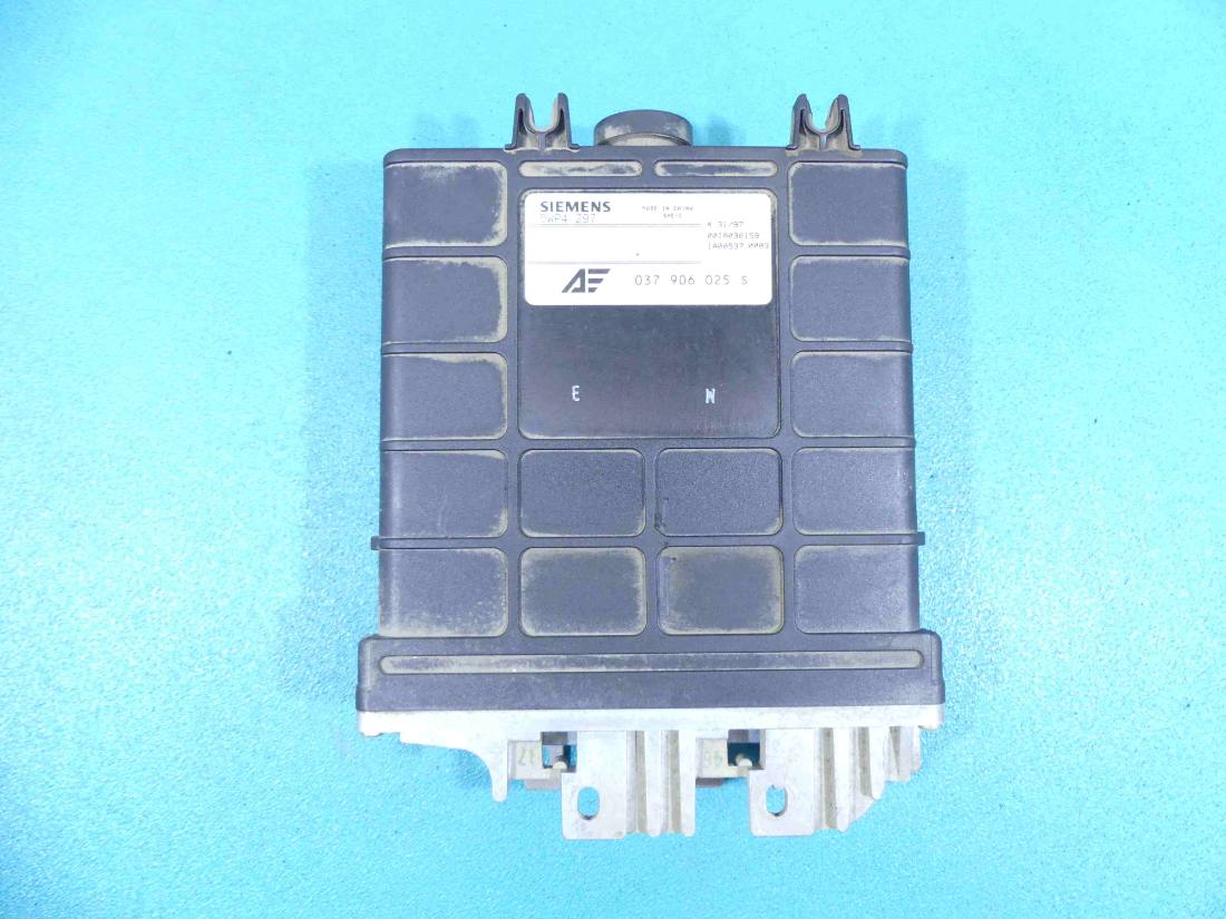 ЕБУ блок управління двигуна Volkswagen Sharan 037906025S