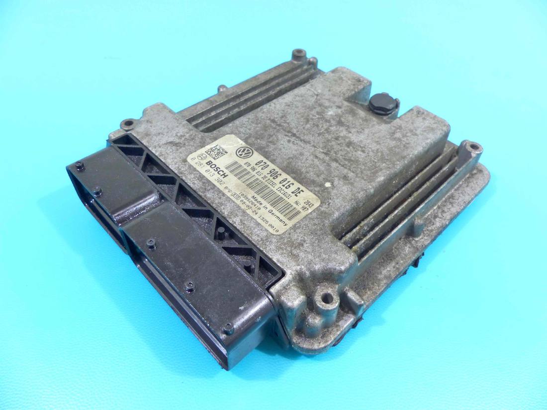 ЕБУ блок управління двигуна Volkswagen Touareg 0281013302