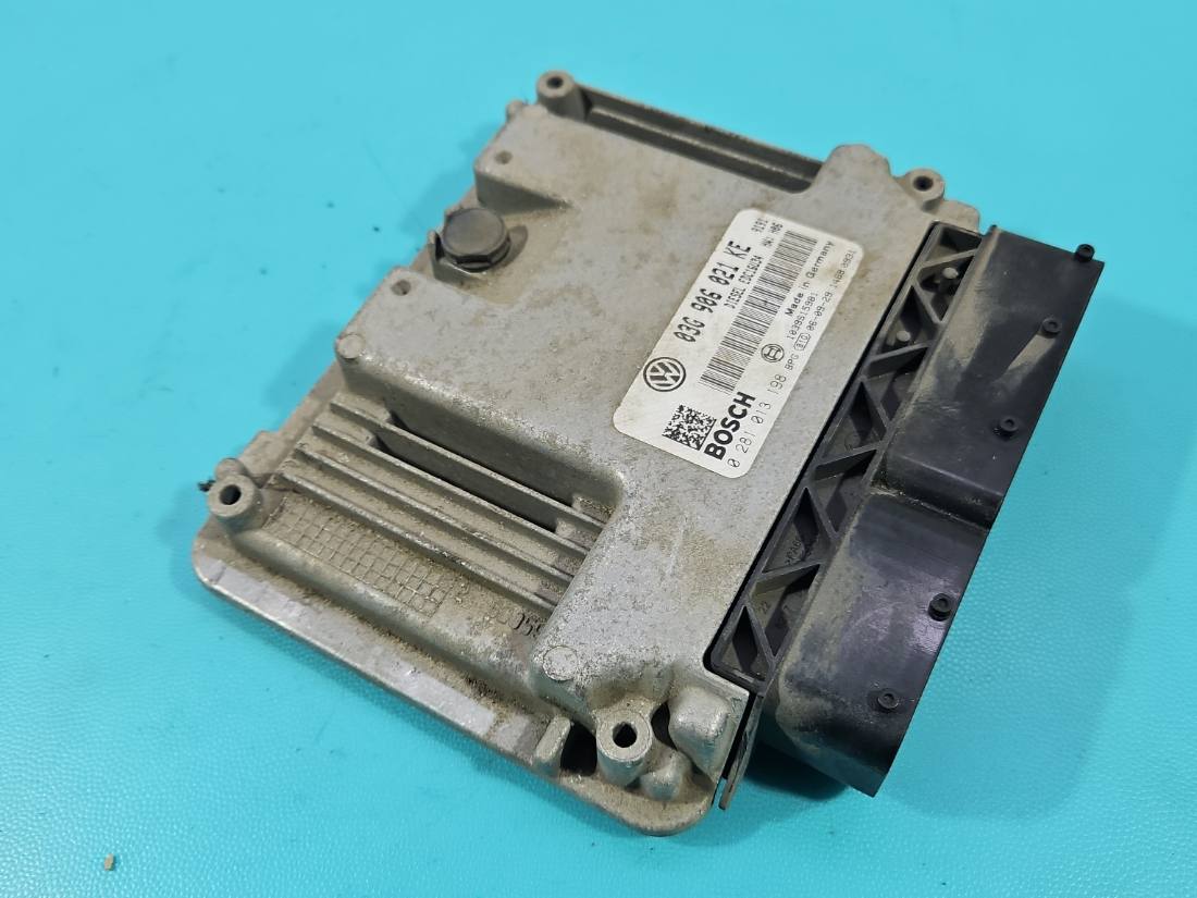 ЕБУ блок управління двигуна Volkswagen Touran 03G906021KE