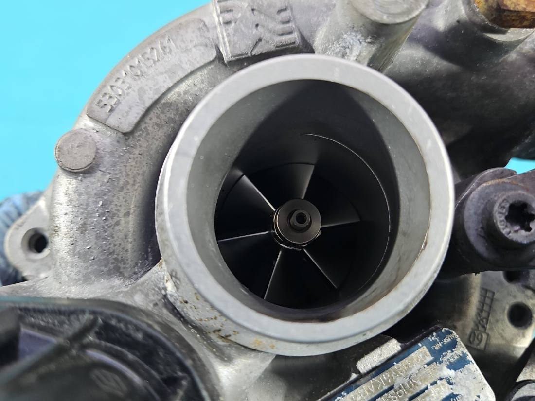 Турбіна турбокомпресор Volkswagen Passat B7 K03-151 — фото деталі 3