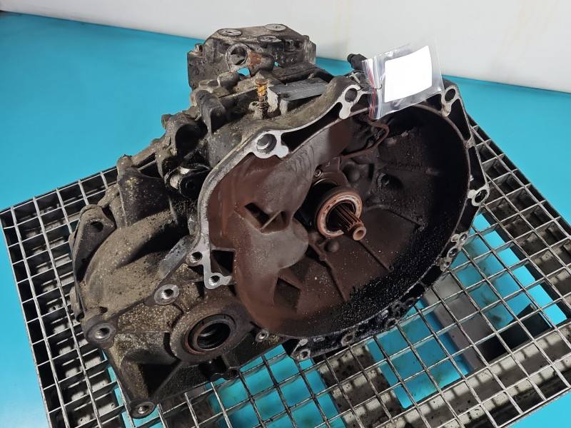 КПП Коробка передач Opel Zafira A 13104951