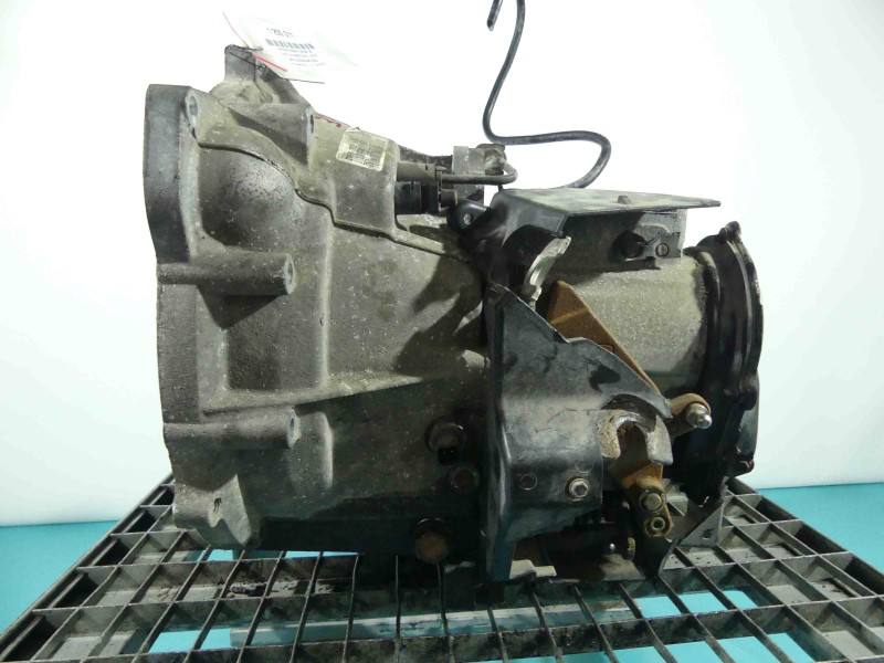 КПП Коробка передач Ford Focus DV6R-7002-ABB — фото деталі 3