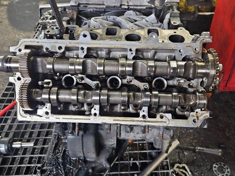 ГБЦ Головка блоку Audi A4 B7 0593AF