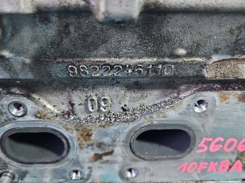 ГБЦ Головка блоку Peugeot 508 9822246110 — фото деталі 5