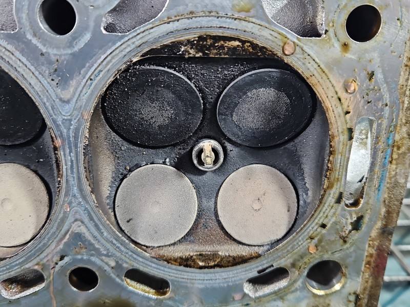 ГБЦ Головка блоку Skoda Fabia 3 04C103404D — фото деталі 14