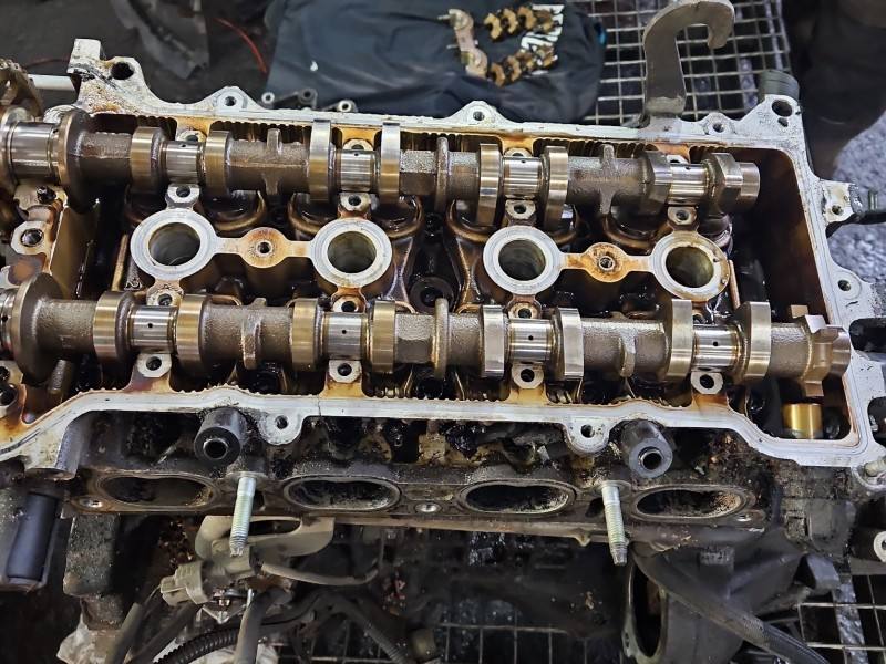 ГБЦ Головка блоку Toyota Avensis T25 E1Z-T72 — фото деталі 8