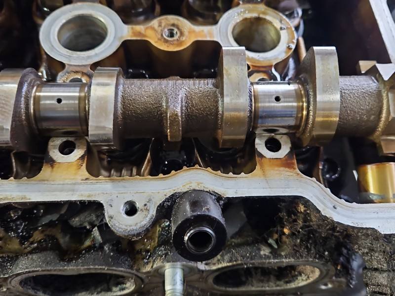 ГБЦ Головка блоку Toyota Avensis T25 E1Z-T72 — фото деталі 9
