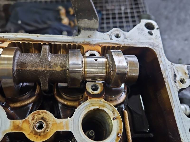 ГБЦ Головка блоку Toyota Avensis T25 E1Z-T72 — фото деталі 13