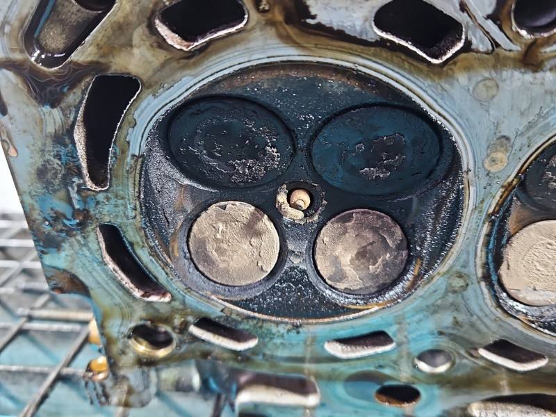 ГБЦ Головка блоку Toyota Avensis T25 E1Z-T72 — фото деталі 14
