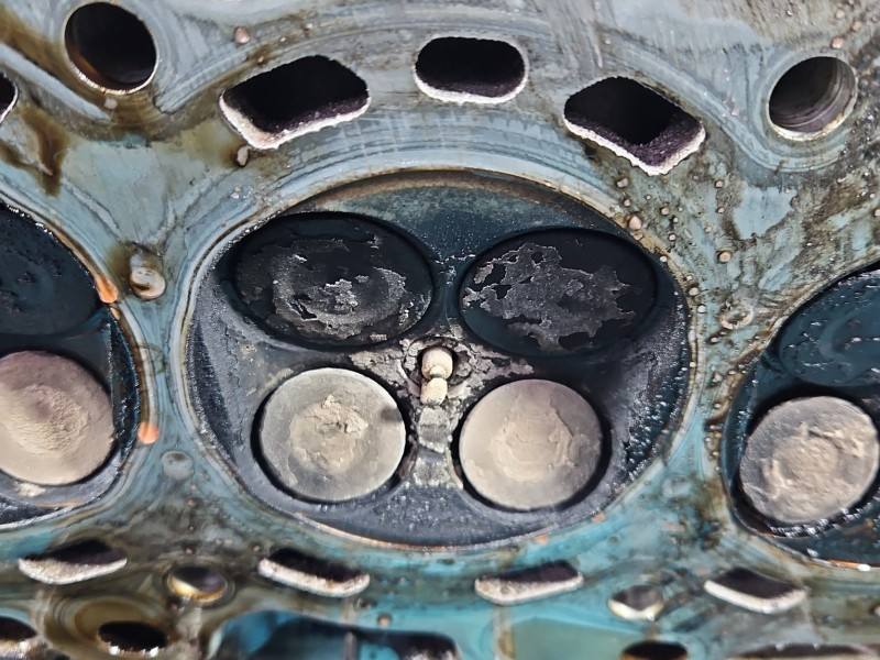 ГБЦ Головка блоку Toyota Avensis T25 E1Z-T72 — фото деталі 16