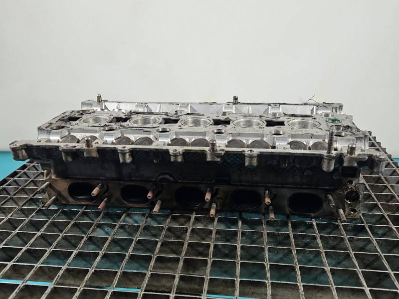ГБЦ Головка блоку Volvo V50 8642289004 — фото деталі 4