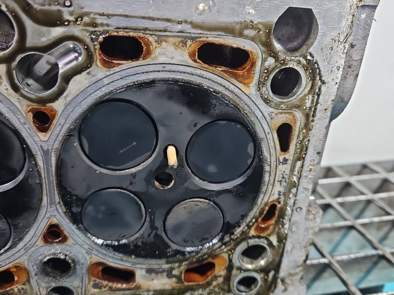 ГБЦ Головка блоку Audi A4 B8 03L103373 — фото деталі 11