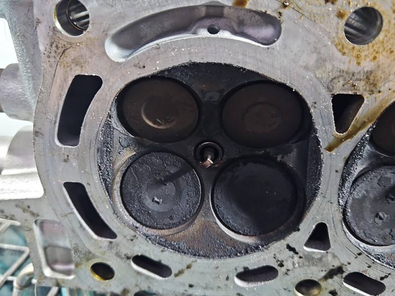 ГБЦ Головка блоку Toyota Avensis T27 3ZR — фото деталі 17