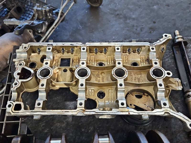 ГБЦ Головка блоку Audi A6 C7 06H103373K — фото деталі 11