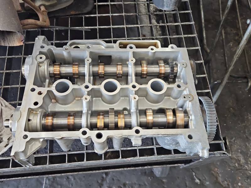 ГБЦ Головка блоку Seat Ibiza 05C103404C — фото деталі 13