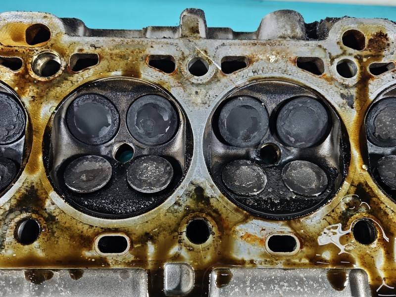 ГБЦ Головка блоку Volvo S40 8642289003 — фото деталі 16