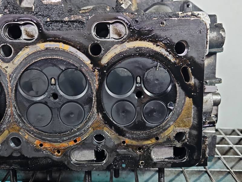 ГБЦ Головка блоку Volvo S60 31104738-002 — фото деталі 18