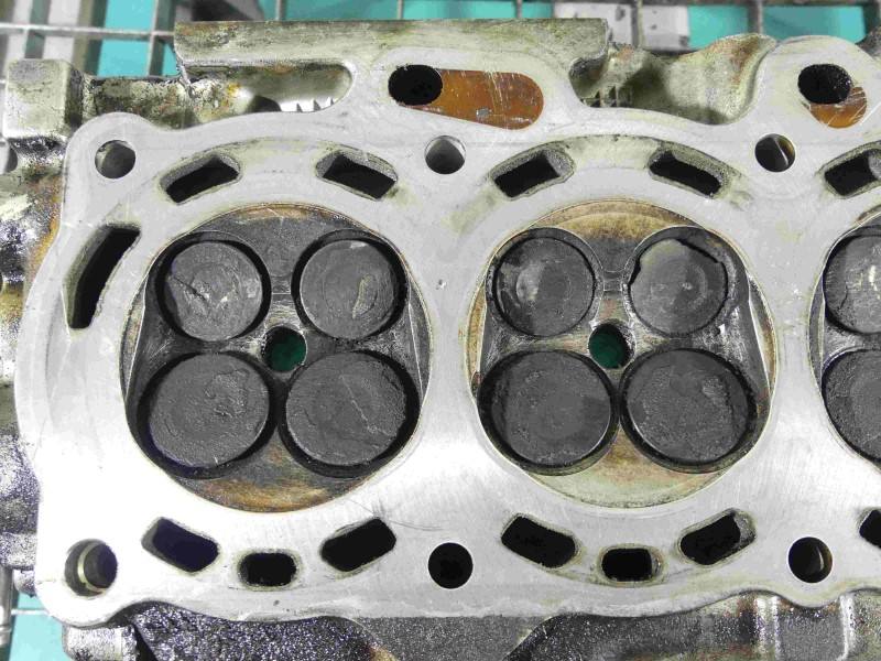 ГБЦ Головка блоку Toyota Avensis T22 — фото деталі 9