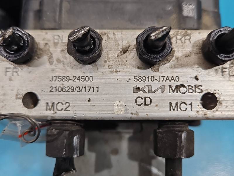 Блок керування ABS АБС Kia Ceed 58910-J7AA0 — фото деталі 3