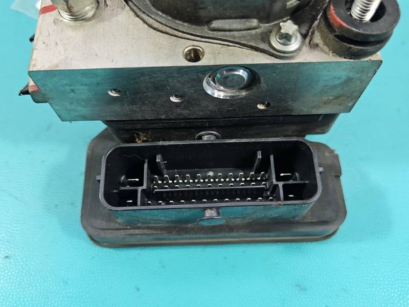 Блок керування ABS АБС Suzuki Sx4 56110-61MG0 — фото деталі 3