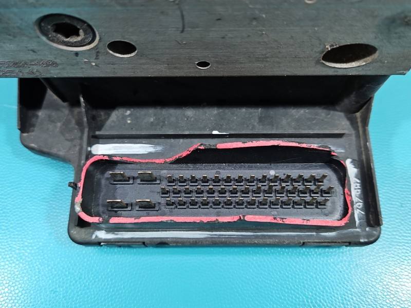 Блок керування ABS АБС Audi A2 8Z0614517C — фото деталі 4
