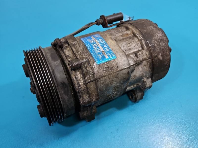 Компресор кондиціонера Volkswagen Golf 4 7M3820803B