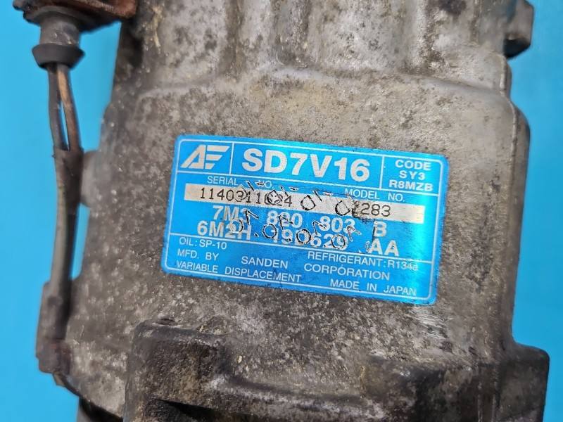 Компресор кондиціонера Volkswagen Golf 4 7M3820803B — фото деталі 4