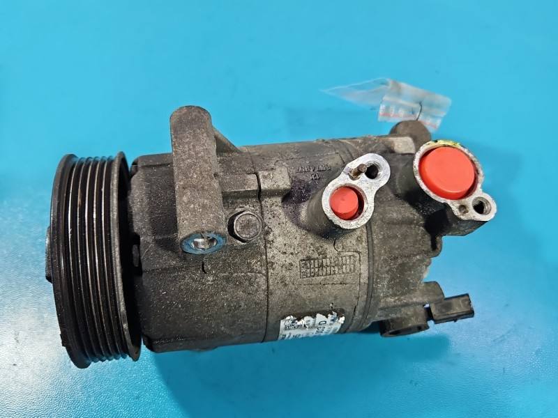 Компресор кондиціонера Volkswagen Touran 5Q0820803D — фото деталі 2