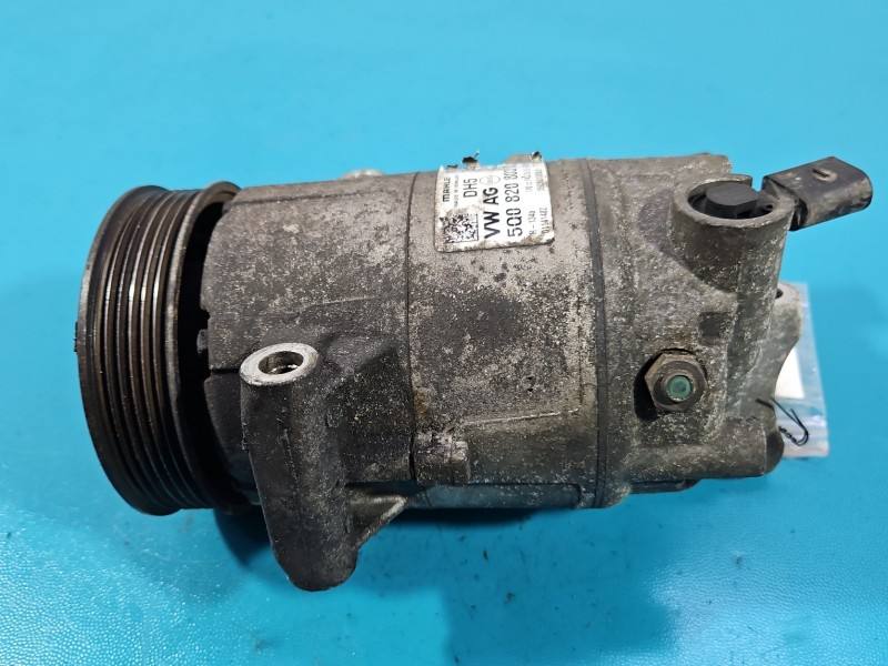 Компресор кондиціонера Volkswagen Touran 5Q0820803D — фото деталі 4