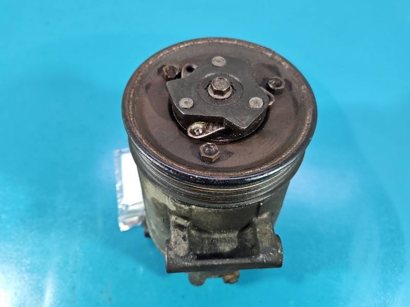 Компресор кондиціонера Volkswagen Touran 5Q0820803D — фото деталі 6