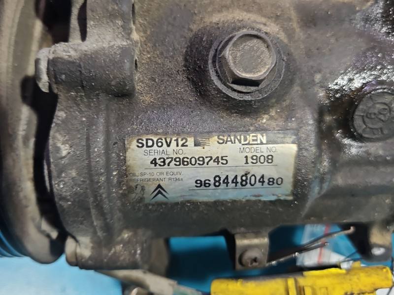 Компресор кондиціонера Peugeot Bipper 9684480480 — фото деталі 3