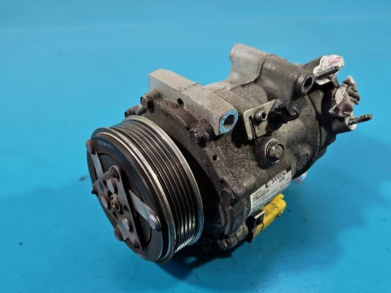 Компрессор кондиционера Opel Movano 9819714280