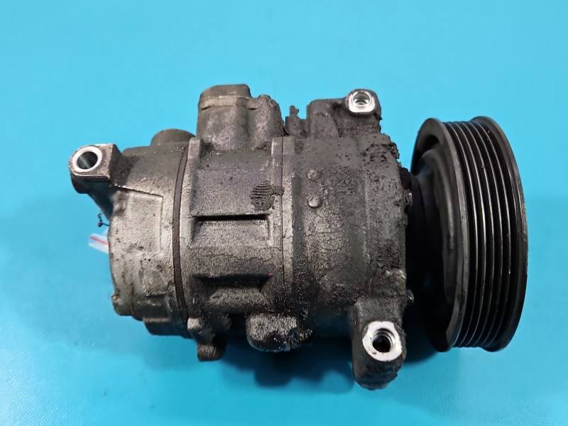 Компресор кондиціонера Audi A4 B8 8K0260805G — фото деталі 7