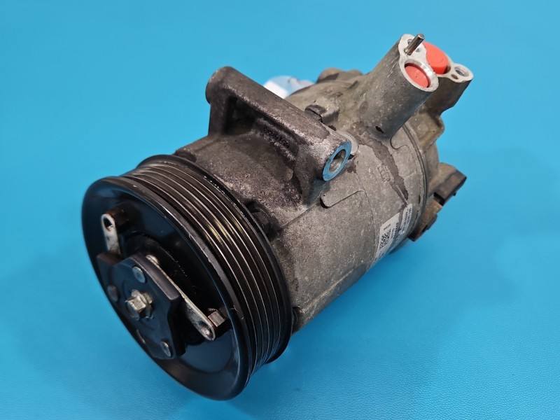 Компрессор кондиционера Volkswagen Jetta 5K0820803E