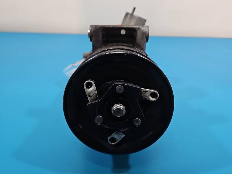 Компрессор кондиционера Volkswagen Jetta 5K0820803E — фото детали 2