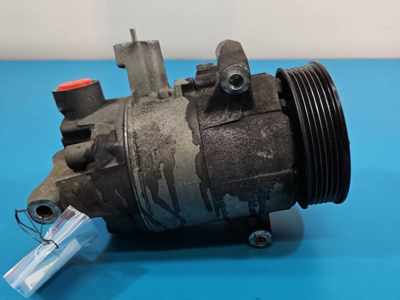 Компрессор кондиционера Volkswagen Jetta 5K0820803E — фото детали 3