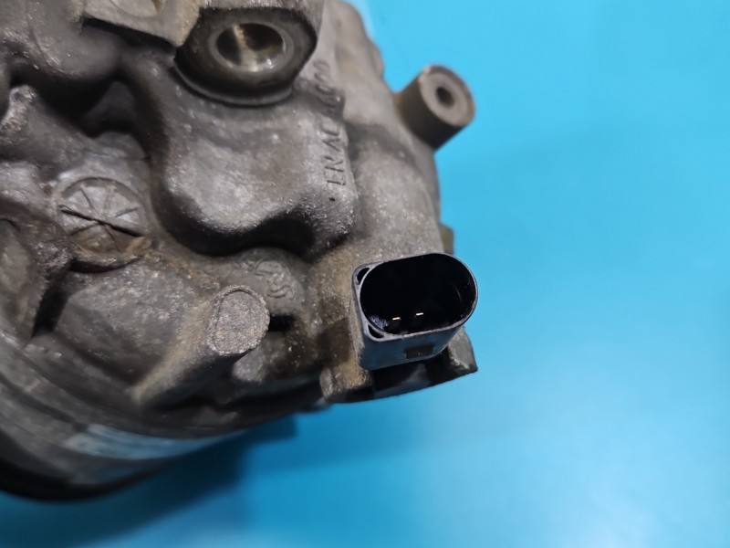Компрессор кондиционера Volkswagen Jetta 5K0820803E — фото детали 8